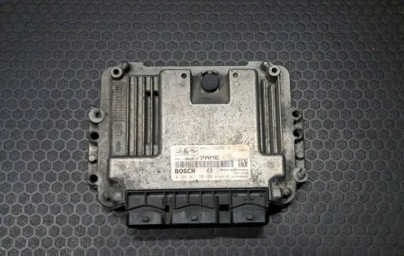 Ford Focus Engine control unit/module 4M5112A650YE 0281011701