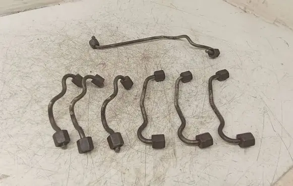 BMW 7 E65 E66 Fuel injector supply line/pipe 