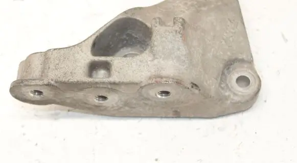 Opel Mokka Engine mounting bracket 25947952