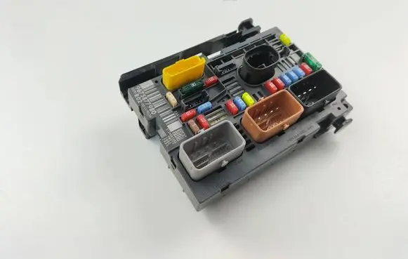 Citroen Berlingo Fuse box set 9675877980