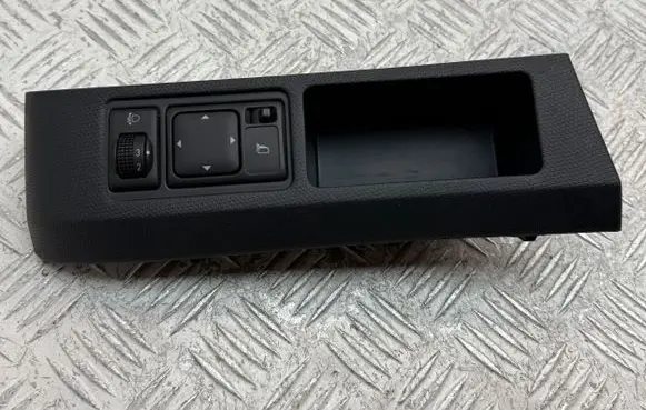 Nissan Micra Wing mirror switch 68485AX707 251909U00A