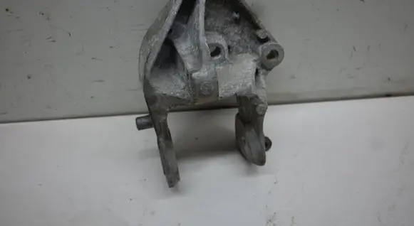 Dodge Grand Caravan Gearbox mounting bracket 04721570AB