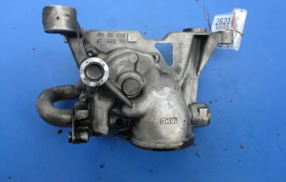 Audi A6 S6 C5 4B Oil pump 