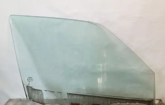 Nissan Juke I F15 Front door window glass four-door