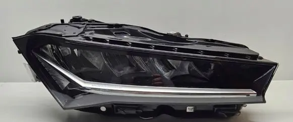 Skoda Superb B9 Headlight/headlamp 3P1941016