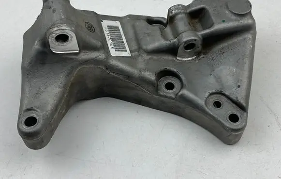 Volvo XC40 Generator/alternator bracket 31670108