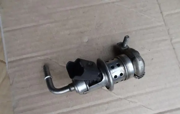 Peugeot 308 AdBlue injector 9801266680