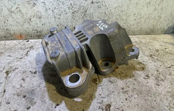 Ford Kuga III Engine mount bracket 326F82