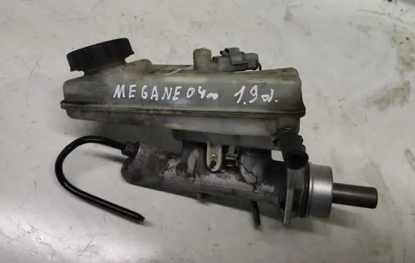 Renault Megane II Master brake cylinder
