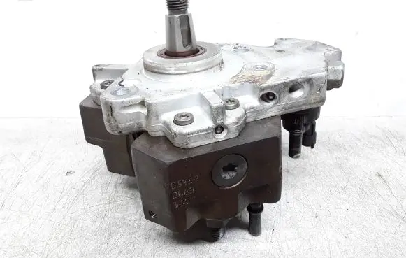 Volvo S40, V40 Fuel injection high pressure pump 0445010075