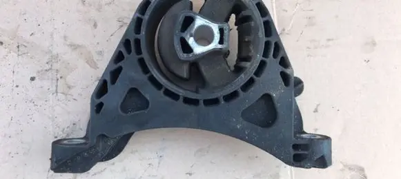 Opel Zafira C Engine mount bracket 13227769