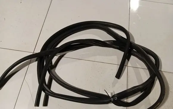 Chrysler Sebring (JS) Rubber seal rear door 