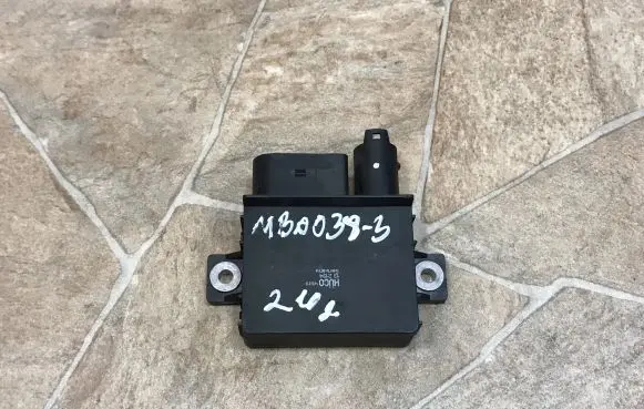 BMW 5 F10 F11 Glow plug pre-heat relay 132194