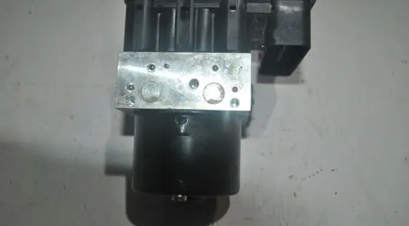 BMW 1 E81 E87 ABS Pump 6777159