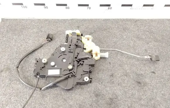Volkswagen Caddy Sliding door lock 2K0843654N 25287J 01072042008