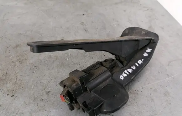Skoda Octavia Mk2 (1Z) Accelerator throttle pedal 1K2721503T