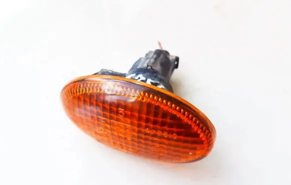 Subaru Legacy Front fender indicator light