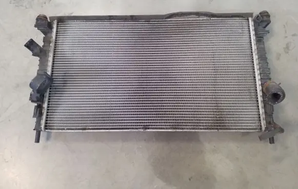 Ford Focus Coolant radiator 3M5H8005TL