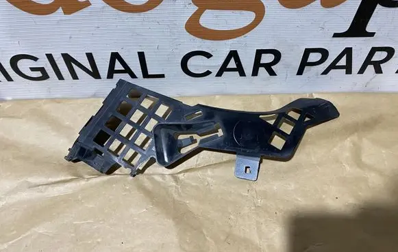 Mercedes-Benz CLA C117 X117 W117 Front bumper mounting bracket A1178856400