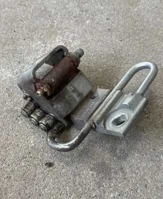 Volkswagen Touran II Front door lower hinge 1T0831412C LA7W