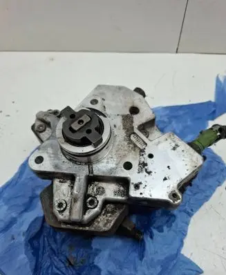Volvo XC90 Fuel injection high pressure pump 8692521