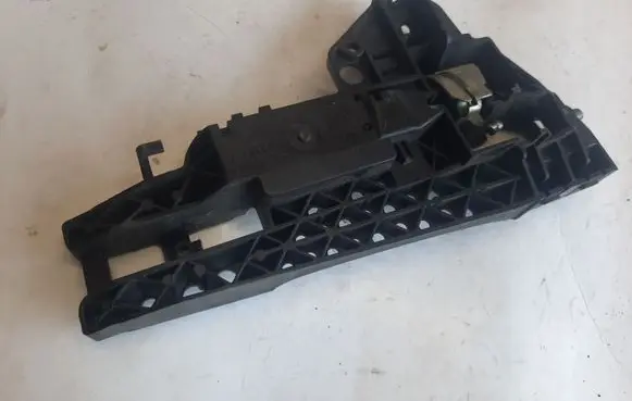 Rear door exterior handle/bracket