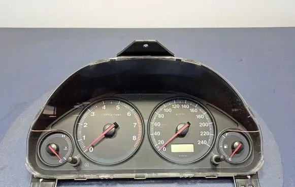 Speedometer (instrument cluster)