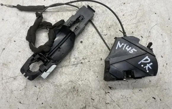 Nissan Juke I F15 Front door lock