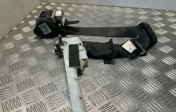 Nissan Juke I F15 Front seatbelt 6175432