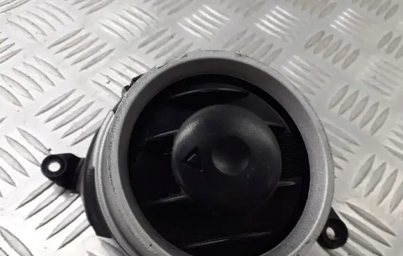Ford Fiesta Dashboard side air vent grill/cover trim