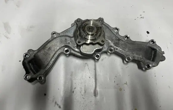 Chevrolet Camaro Water pump 12650538