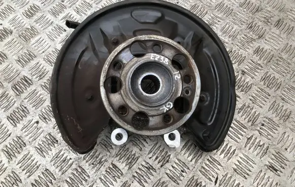Rear wheel hub