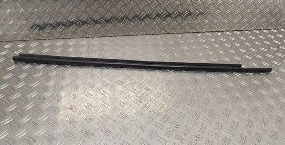 Toyota Yaris Front door glass trim molding