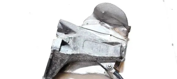 Audi A4 S4 B6 8E 8H Engine mounting bracket 8e0199308a