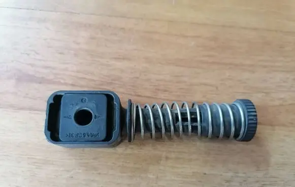 Volkswagen PASSAT B6 Gear shift cable linkage 1K0711761B