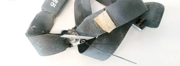 Middle seatbelt (rear)