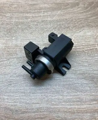 BMW X5 E53 Vacuum valve 2247906 72279600