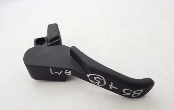 Volkswagen PASSAT B5.5 Engine bonnet (hood) release handle 3B1823533