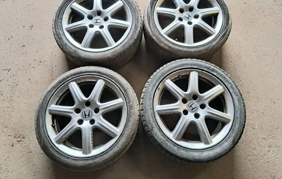 Honda Civic R17 alloy rim 