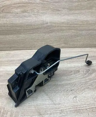 BMW X3 E83 Front door lock 7167073