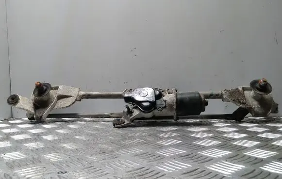 Nissan Pathfinder R51 Front wiper linkage and motor