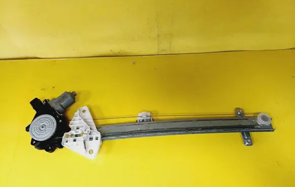 Subaru Impreza IV Front door window regulator with motor