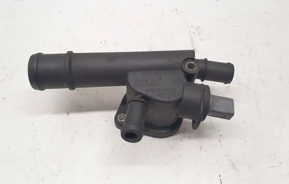 Volkswagen PASSAT B6 Engine coolant pipe/hose 038121132D AKTW72