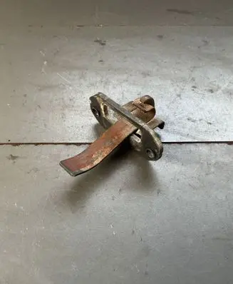 Volkswagen Caddy Tailgate/trunk/boot hinge 2k0827455