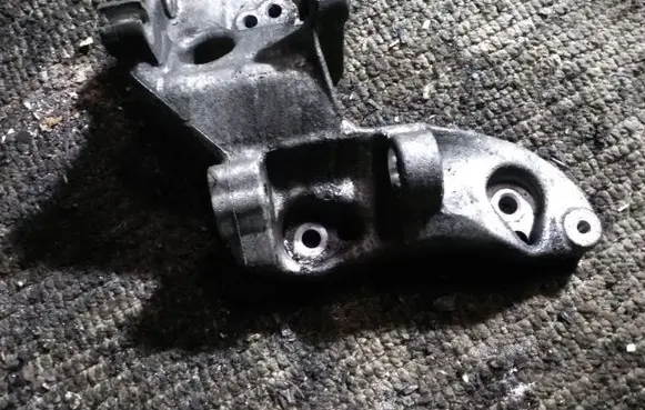 Ford Fiesta Power steering pump mounting bracket 9641715580