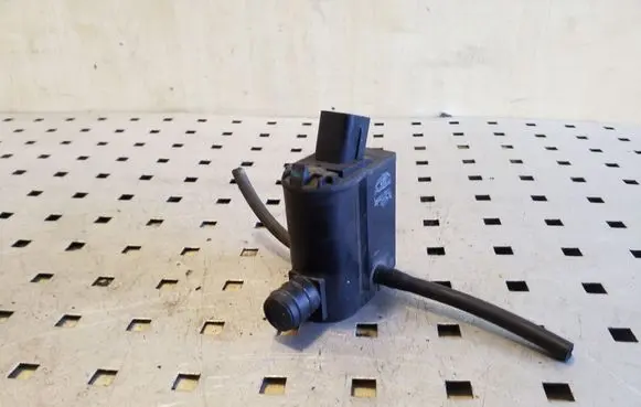 Hyundai Santa Fe Windscreen/windshield washer pump 985103E000