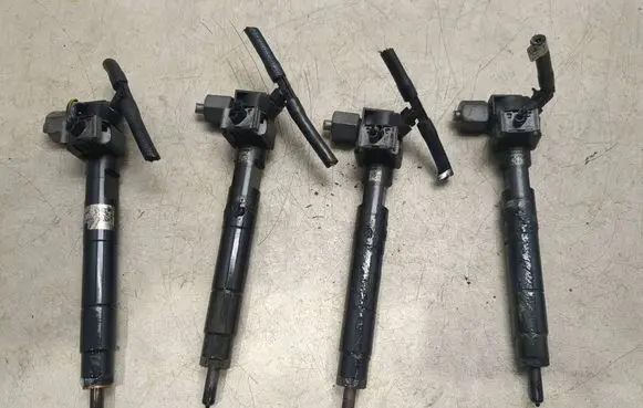 Mercedes-Benz C W204 Fuel injectors set 28362997 A6510704987
