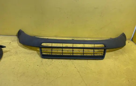 Ford C-MAX I Front bumper lower grill 3M51R17C749AD