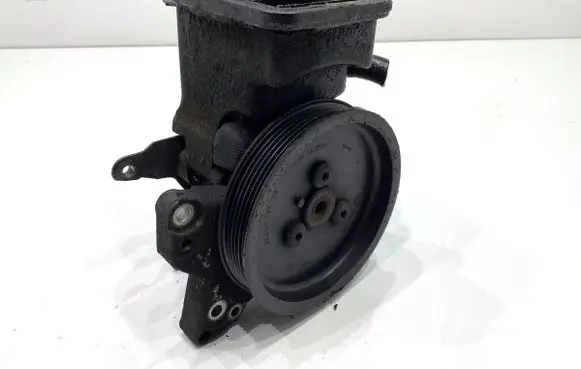 BMW 5 E60 E61 Power steering pump 7693974101