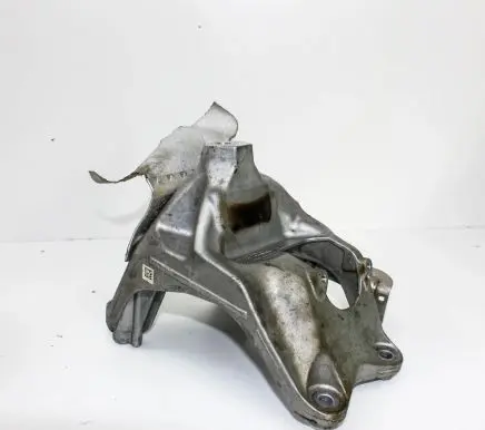 Audi A4 S4 B9 8W Engine mounting bracket 4M0199308CE